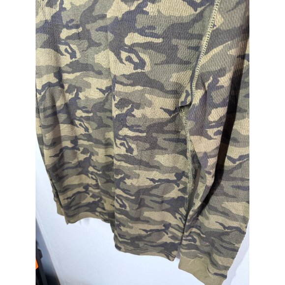 Old Navy Mens Green Camouflage Thermal Top Medium Waffle Knit Crewneck - Picture 4 of 10